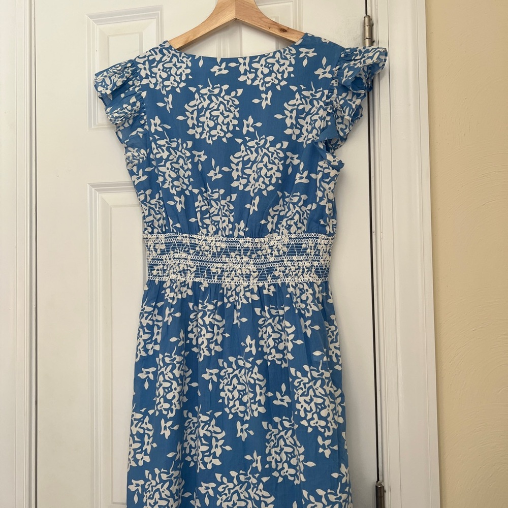 Sail to Sable Blue and White Floral V-Neck Dress Easter Cottage. Summer chic - Picture 3 of 7